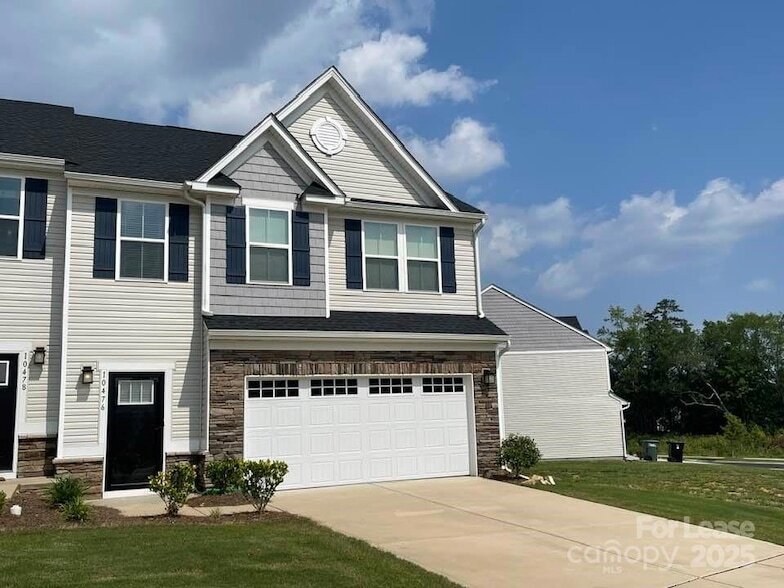 10476 Dalton Woods Ct NW in Huntersville, NC - Foto de edificio