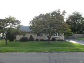 3839 Madison Ave in Bridgeport, CT - Building Photo