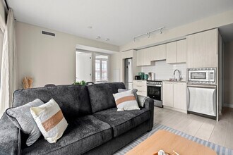 501 Yonge St, Unit SI ID1345961P in Toronto, ON - Building Photo - Building Photo