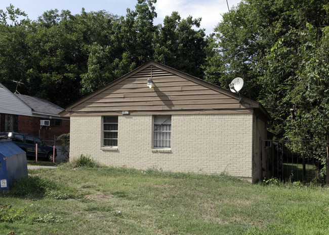 2966 Yale Ave in Memphis, TN - Foto de edificio - Building Photo