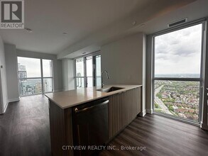 430-4430 Square One Dr in Mississauga, ON - Building Photo - Building Photo