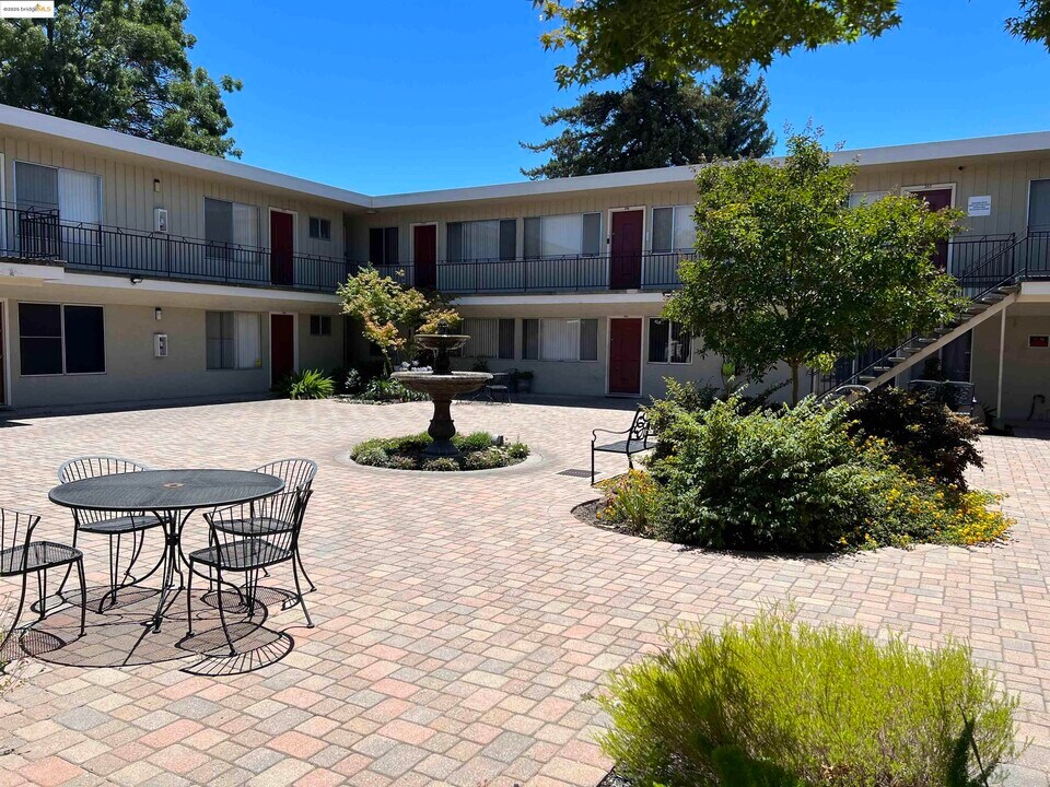 1651 Detroit Ave in Concord, CA - Building Photo