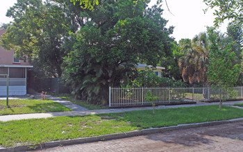 527 8th St N in St. Petersburg, FL - Building Photo - Building Photo