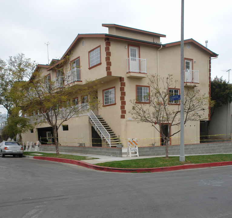 5033 Maplewood Ave in Los Angeles, CA - Foto de edificio