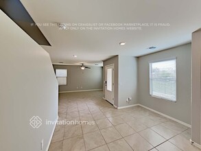 8019 W Agora Ln in Phoenix, AZ - Building Photo - Building Photo