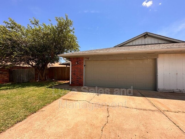 7210 Kings Manor Ct in Oklahoma City, OK - Building Photo - Building Photo