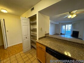 345 Franklin St, Unit 206 in Cambridge, MA - Building Photo