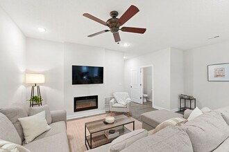 Sandstone Pointe in Bonner Springs, KS - Building Photo - Building Photo