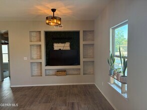 2141 Carlos Leon in El Paso, TX - Building Photo - Building Photo
