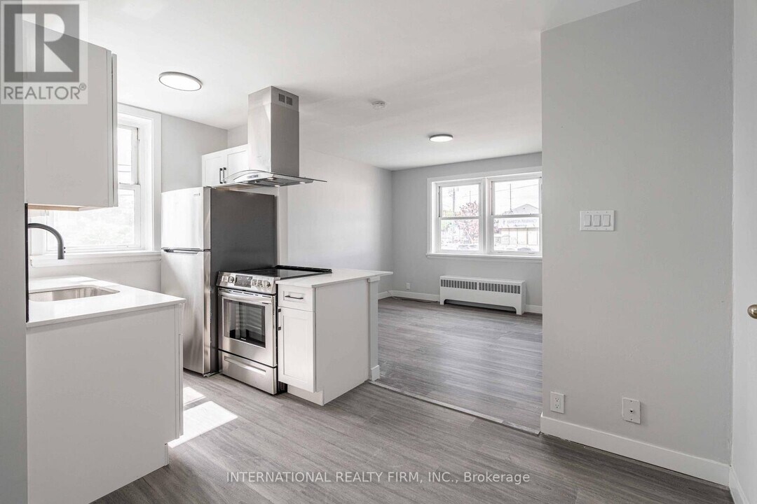 215 Hamilton Rd in London, ON - Building Photo