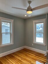 12 Burnham St, Unit 2 in Somerville, MA - Foto de edificio - Building Photo