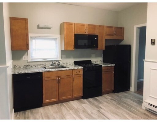 370 Bunker Hill St in Boston, MA - Building Photo - Building Photo