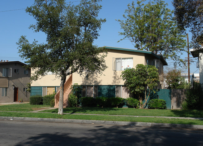 2516 S Rosewood Ave in Santa Ana, CA - Building Photo - Building Photo