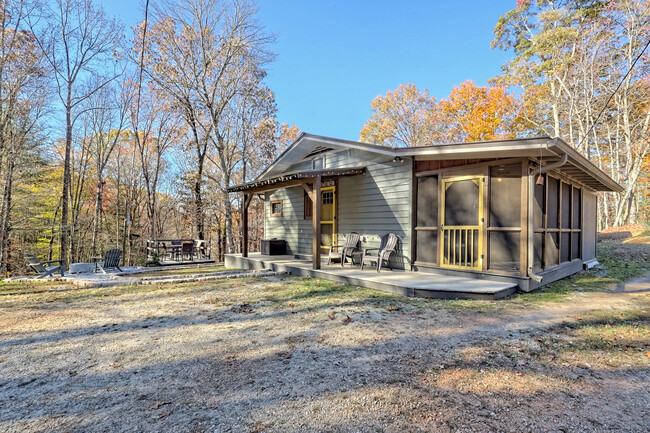 488 Mountainside Dr in Rabun Gap, GA - Foto de edificio - Building Photo