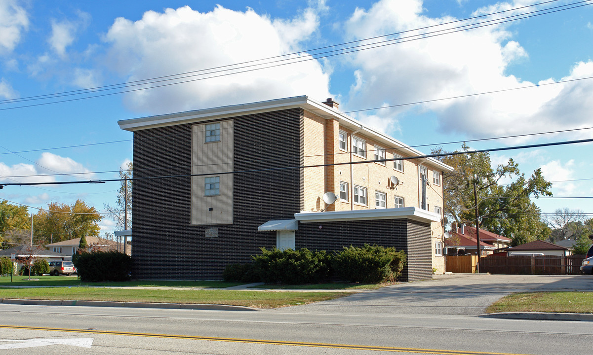 7531 S Roberts Rd in Bridgeview, IL - Building Photo