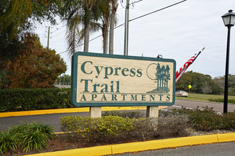 Cypress Trail in New Port Richey, FL - Foto de edificio - Building Photo