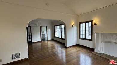 326 1/2 N Sycamore Ave in Los Angeles, CA - Building Photo - Building Photo