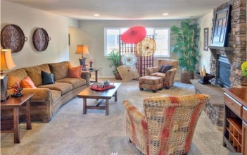 4827 156th St SW in Edmonds, WA - Foto de edificio - Building Photo