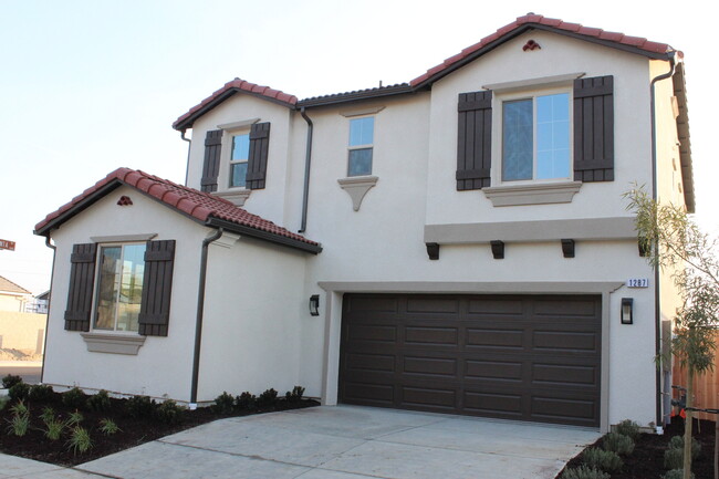 1287 E Via Azzurra Way in Fresno, CA - Building Photo - Building Photo