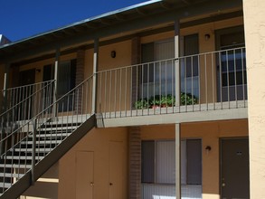 Lynwood Garden Apartments in El Paso, TX - Building Photo - Building Photo