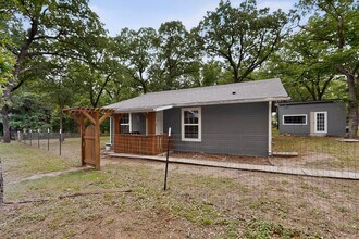 5011 Briar Patch Ln in Burleson, TX - Foto de edificio - Building Photo