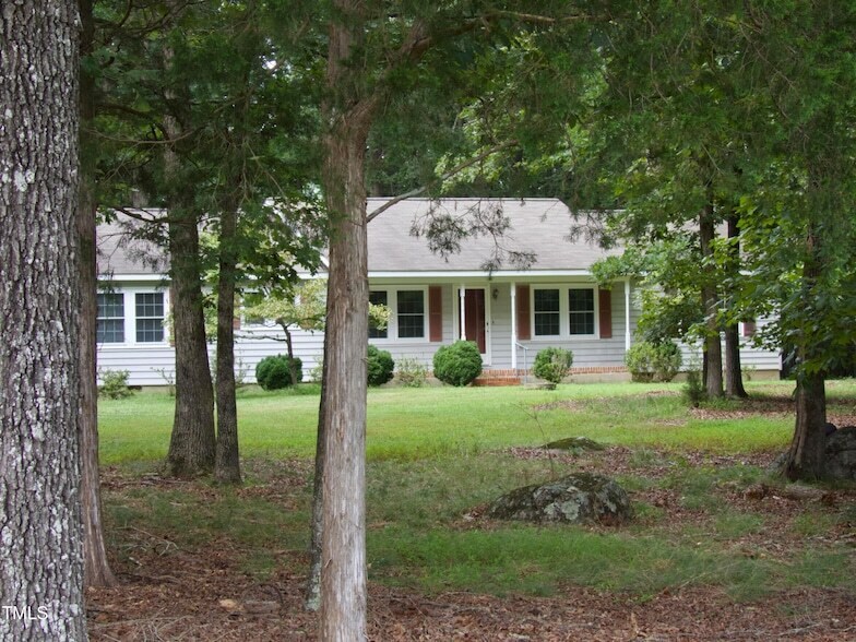 979 Lamont Norwood Rd in Pittsboro, NC - Building Photo