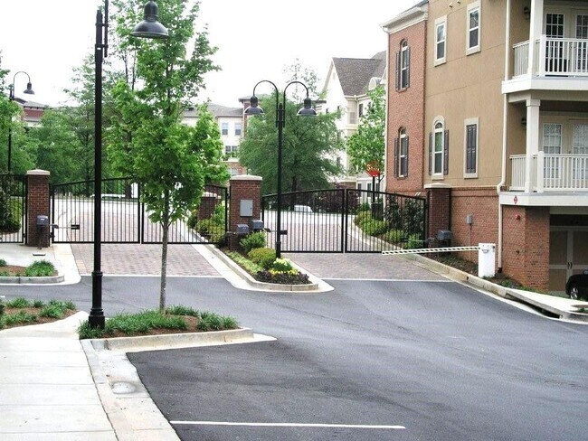 322 Perimeter Walk in Dunwoody, GA - Building Photo - Building Photo