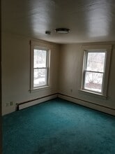 9 Albert St, Unit #2 in Claremont, NH - Building Photo - Building Photo