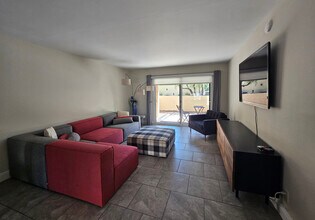 2160 S Palm Canyon Dr in Palm Springs, CA - Building Photo - Building Photo