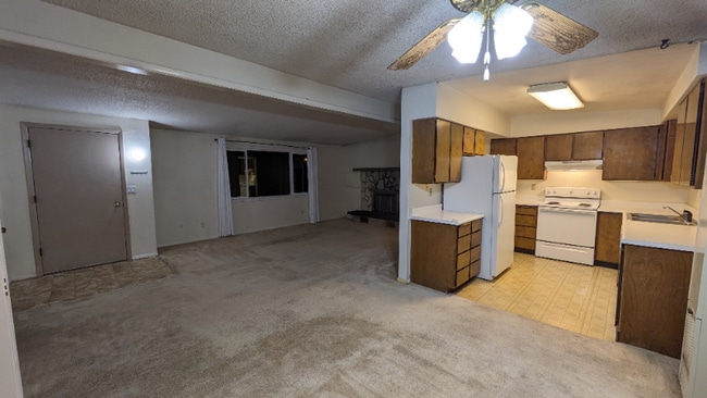 807 E F St in Moscow, ID - Foto de edificio - Building Photo