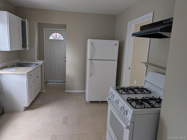 136 Duffy Ave in Hicksville, NY - Building Photo - Building Photo