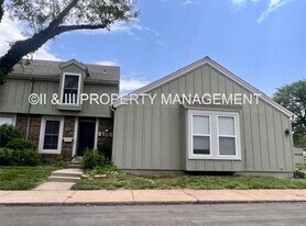 8108 Monrovia St in Lenexa, KS - Building Photo