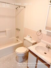 21 Ellison Dr in Barrington, NH - Building Photo - Building Photo