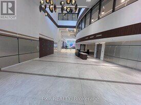 5105 Hurontario St in Mississauga, ON - Building Photo