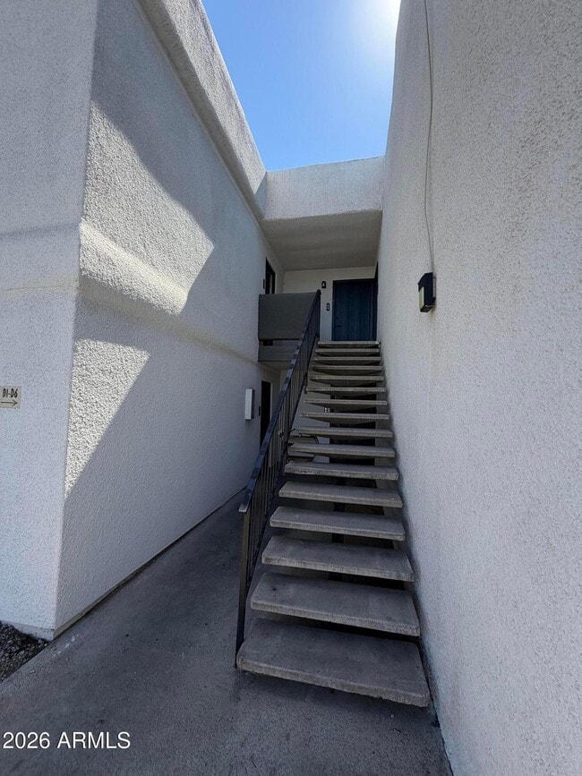 302 E Monte Vista Rd