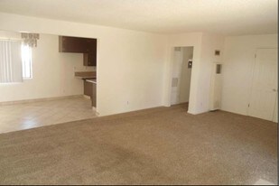 Comstock Manor in Whittier, CA - Building Photo