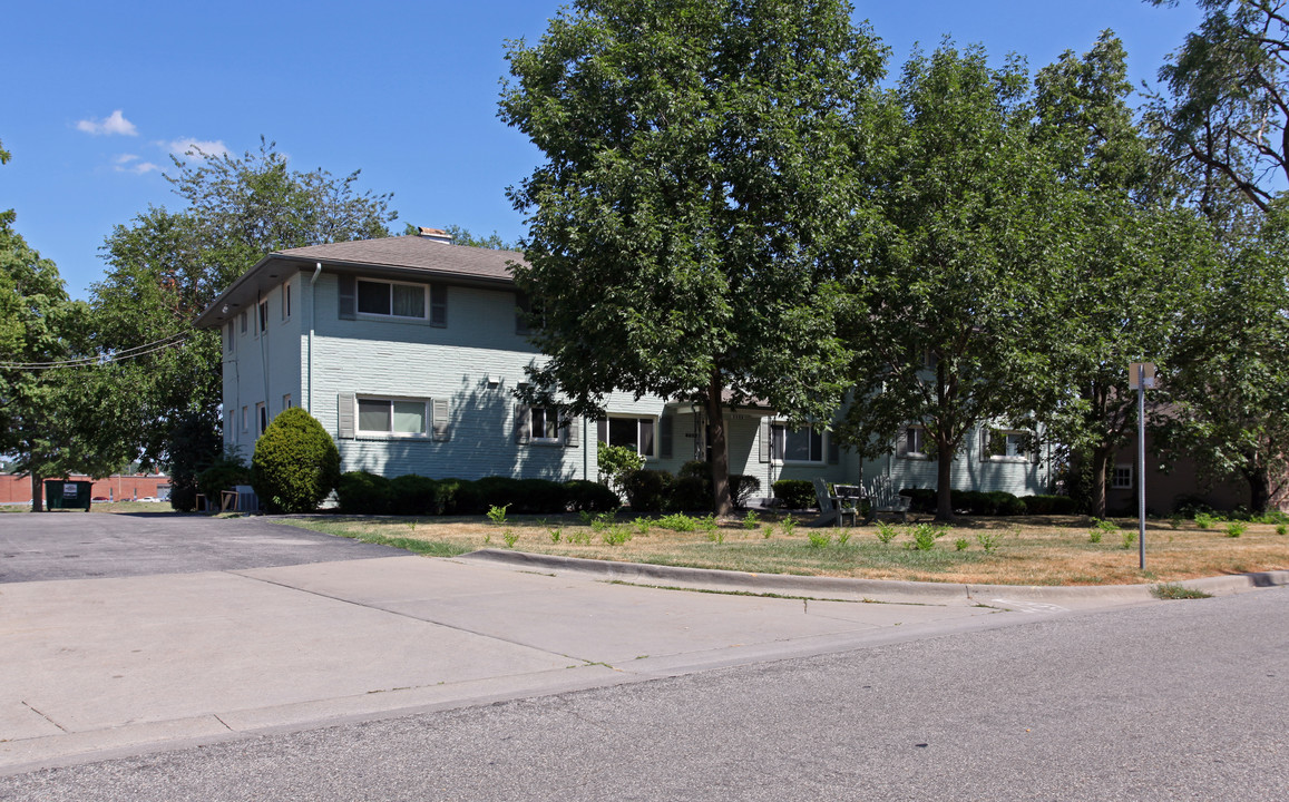 6027 Metcalf Ln in Mission, KS - Building Photo