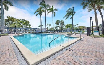 17317 NW 63rd Ave in Hialeah, FL - Building Photo - Building Photo