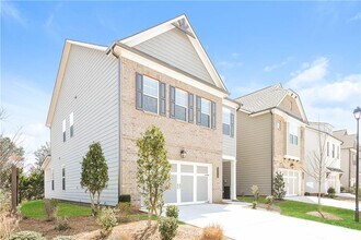 5379 Fox Den Rd in Oakwood, GA - Building Photo - Building Photo