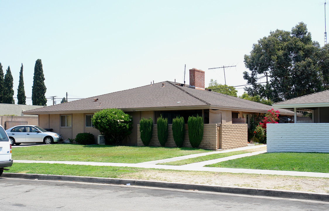 2124 Mountain View Ave in Anaheim, CA - Building Photo