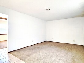 1805 Sandrock Rd in Tuttle, OK - Building Photo