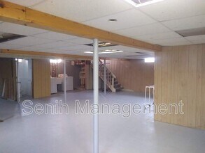 8561 Lochdale St in Dearborn Heights, MI - Foto de edificio - Building Photo