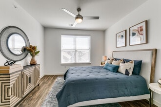 Kessler Bluffs in Dallas, TX - Building Photo - Building Photo