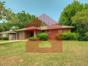 10504 Ridgeview Dr in The Village, OK - Building Photo - Building Photo