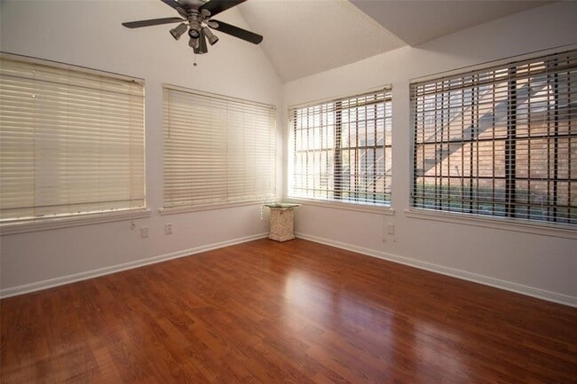 2425 Holly Hall St, Unit 31 in Houston, TX - Building Photo - Building Photo