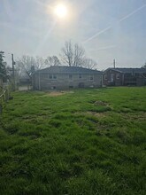 7802 Columbine Dr in Louisville, KY - Building Photo - Building Photo