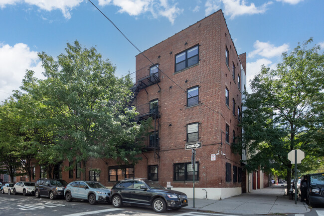 364 Manhattan Ave in Brooklyn, NY - Building Photo - Building Photo