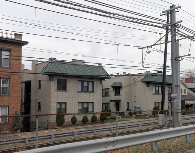 2808 Broadway Ave in Pittsburgh, PA - Building Photo - Building Photo