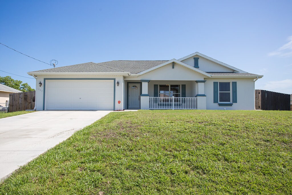 1723 NW 5th St in Cape Coral, FL - Building Photo