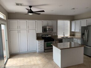 2236 Maple Rose Dr in Las Vegas, NV - Building Photo - Building Photo